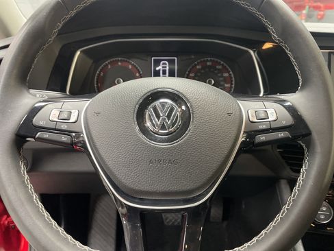 Used 2021 Volkswagen Jetta SE w/ SE Cold Weather Package image 18