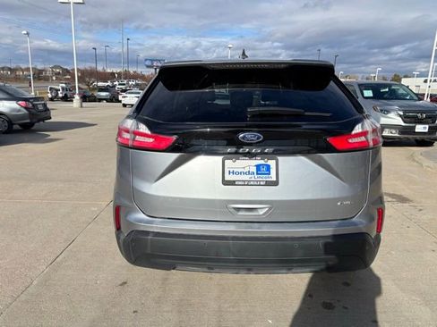 Used 2021 Ford Edge SE image 6