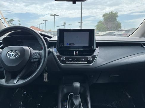 Used 2025 Toyota Corolla LE FWD image 30