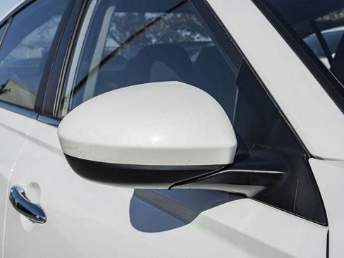 Used 2023 Nissan Altima 2.5 SV w/ SV Premium Package image 14