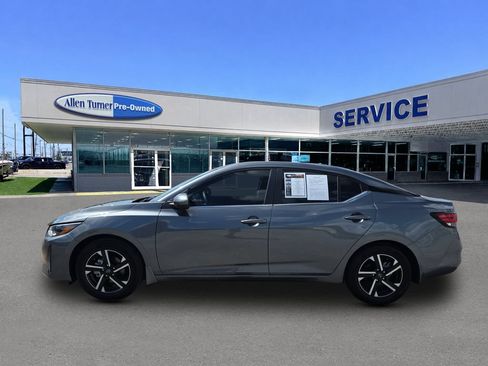 Used 2025 Nissan Sentra SV FWD image 5