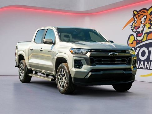 Used 2023 Chevrolet Colorado LT w/ LT Convenience Package II RWD image 3