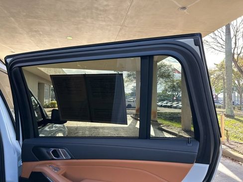 Used 2022 BMW X7 xDrive40i w/ M Sport Package AWD/4WD image 42