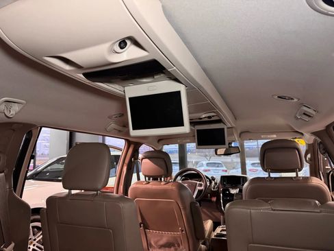 Used 2014 Chrysler Town & Country Touring-L w/ Driver Convenience Group image 21