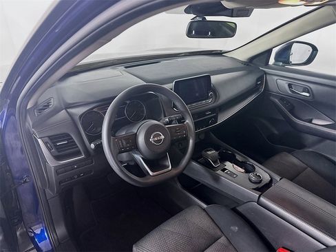 Used 2024 Nissan Rogue SV image 30