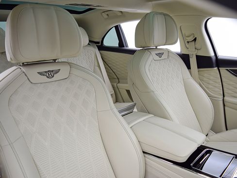 Certified 2022 Bentley Flying Spur V8 AWD/4WD image 24