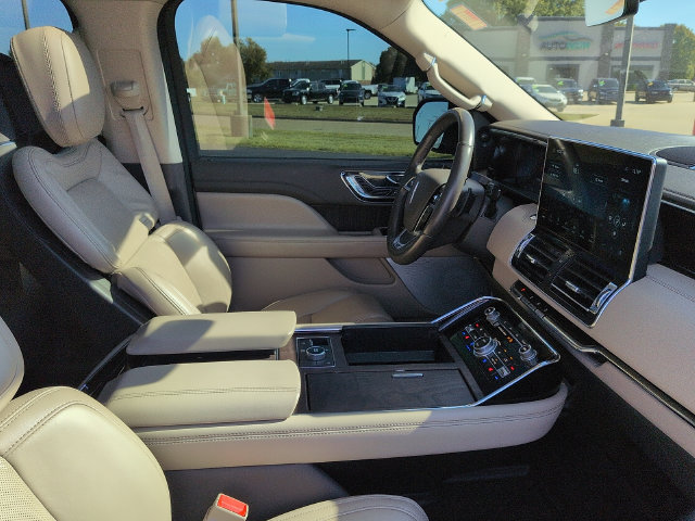Used 2024 Lincoln Navigator L Reserve AWD/4WD image 10