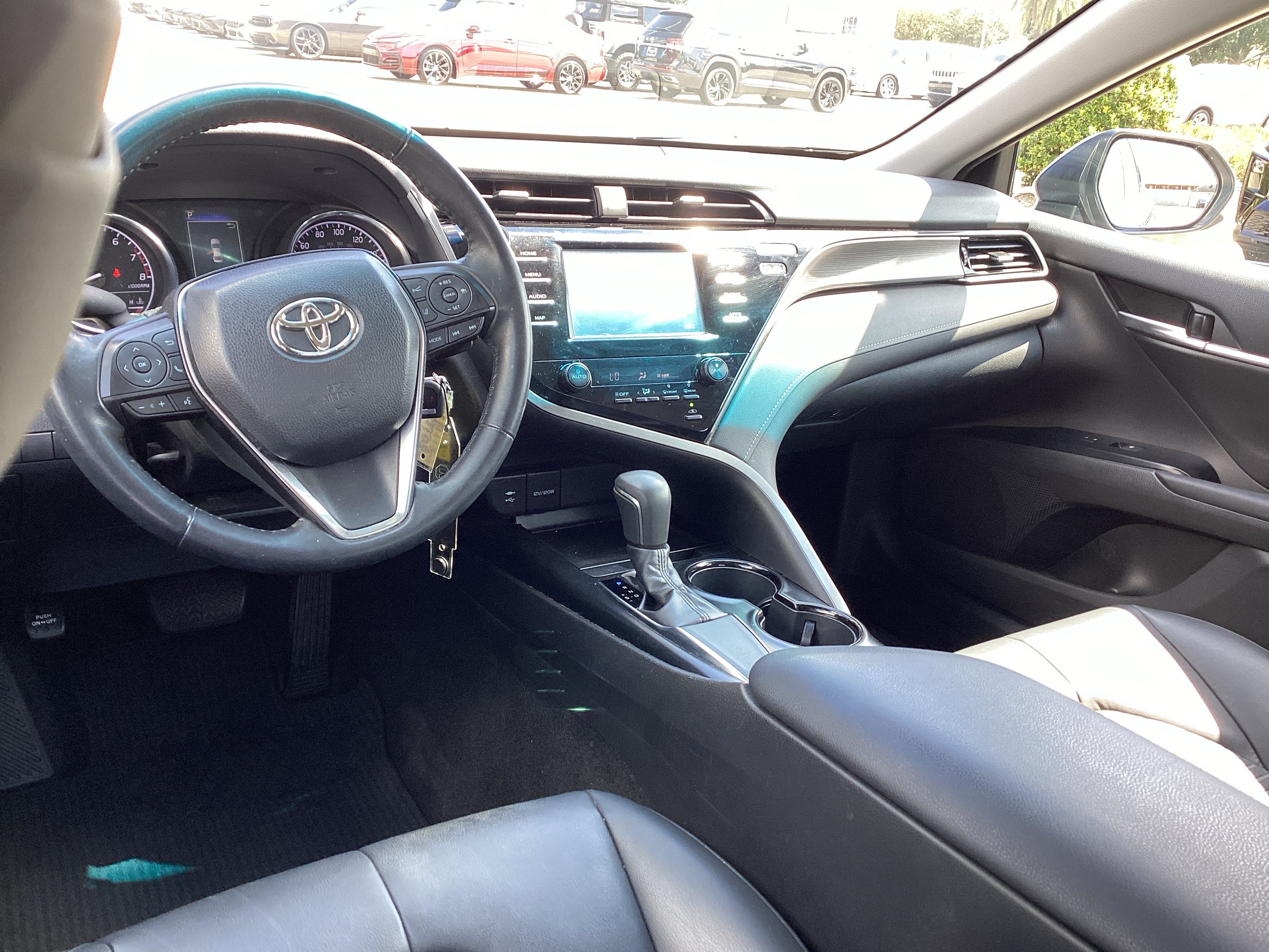 Used 2019 Toyota Camry SE FWD image 13