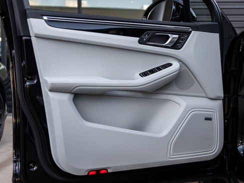 New 2026 Porsche Macan S image 18