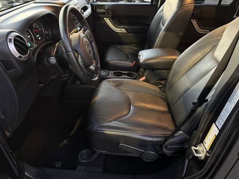 Used 2018 Jeep Wrangler Unlimited Sahara w/ Connectivity Group image 11