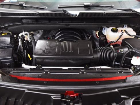 Used 2024 Cadillac Escalade ESV Premium Luxury w/ Performance Package image 31