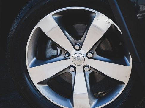 Used 2015 Jeep Grand Cherokee Limited w/ Luxury Group II image 22