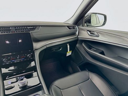 New 2025 Jeep Grand Cherokee Limited image 30