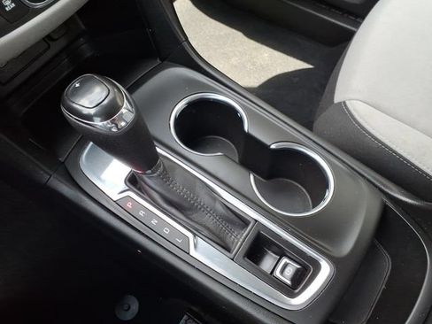 Used 2021 Chevrolet Equinox LS FWD image 12