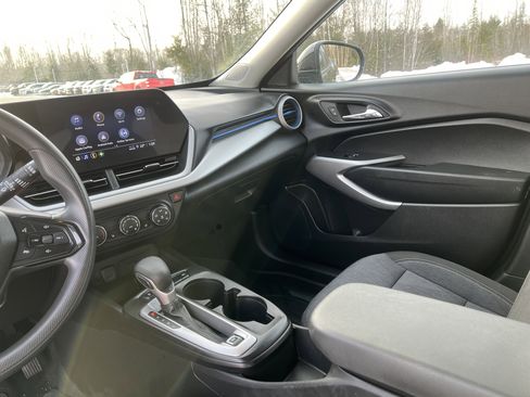 Used 2024 Chevrolet Trax LS w/ LS Convenience Package image 19