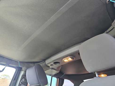 Used 2018 Jeep Wrangler Unlimited Sport S image 27