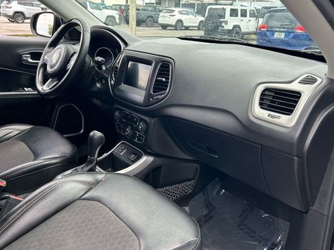 Used 2019 Jeep Compass Latitude image 29