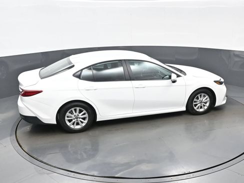 Used 2025 Toyota Camry LE FWD image 41