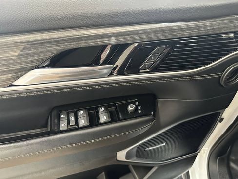 Used 2022 Jeep Wagoneer Series III w/ Flexible Seating Group AWD/4WD image 11