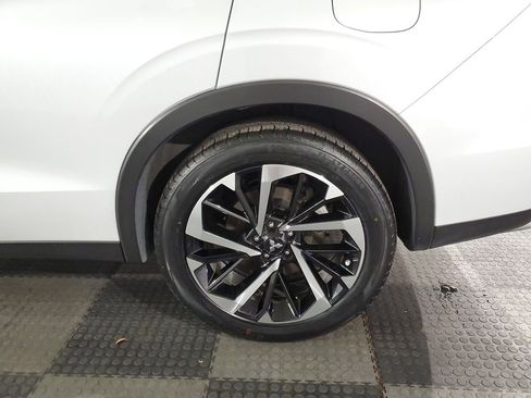 Used 2023 Mitsubishi Outlander SE AWD/4WD image 11