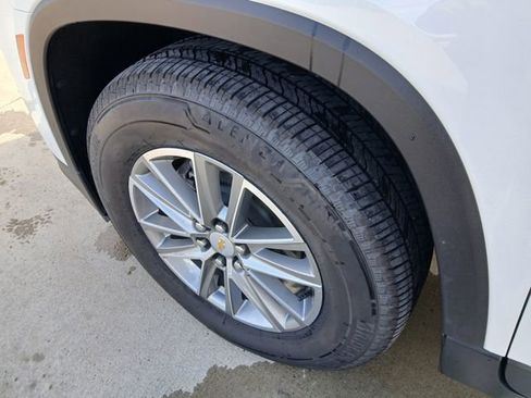 Certified 2023 Chevrolet Traverse LT w/ Rear Camera Mirror Package image 28