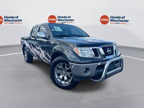 Used 2014 Nissan Frontier SL w/ SL Moonroof Package AWD/4WD image 3