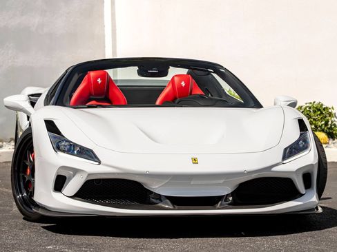 Used 2022 Ferrari F8 Tributo RWD image 5