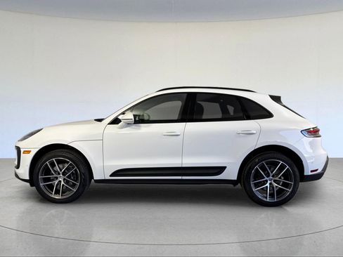 Certified 2025 Porsche Macan image 2
