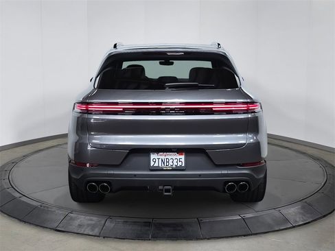 Used 2025 Porsche Cayenne image 6