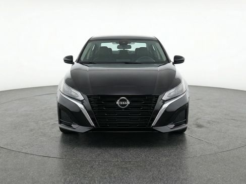 Used 2025 Nissan Altima 2.5 SV image 2