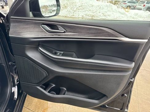 Used 2024 Jeep Grand Cherokee L Limited w/ Luxury Tech Group II image 36