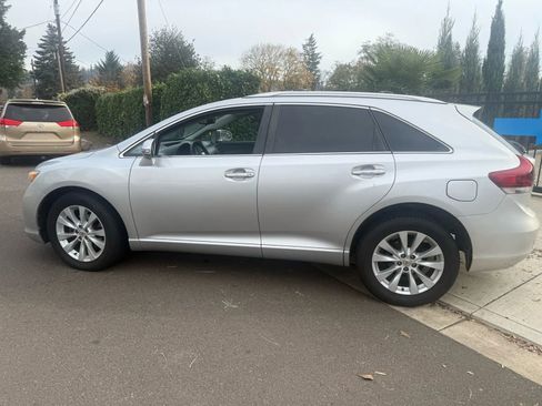 Used 2013 Toyota Venza XLE image 7