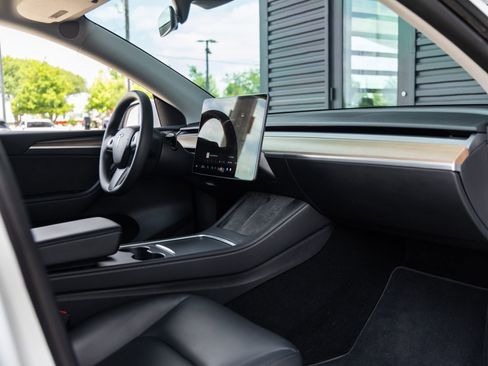 Used 2023 Tesla Model Y Long Range AWD/4WD image 38