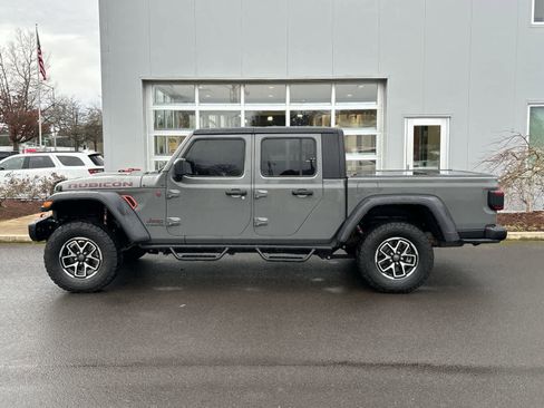 Used 2021 Jeep Gladiator Rubicon image 2