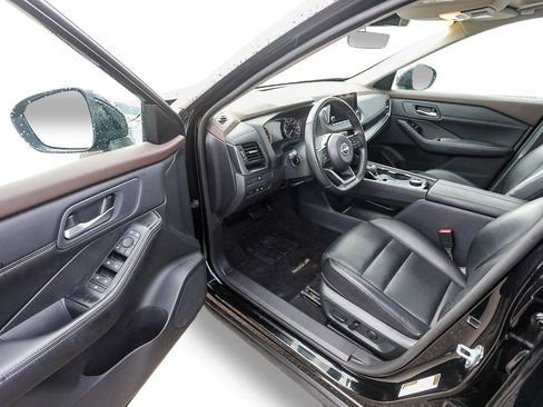 Used 2023 Nissan Rogue SV w/ SV Premium B Package image 13