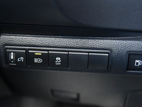 Used 2024 Toyota Corolla SE w/ SE Package image 34