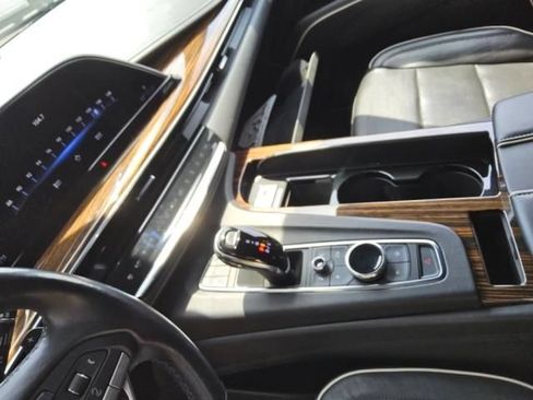 Used 2021 Cadillac Escalade Premium Luxury AWD/4WD image 3