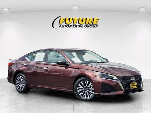 Certified 2025 Nissan Altima 2.5 SV FWD image 1