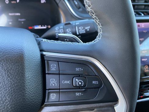 Used 2023 Jeep Grand Cherokee L Limited w/ Black Appearance Package image 16