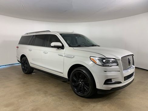 Used 2023 Lincoln Navigator L Reserve AWD/4WD image 5