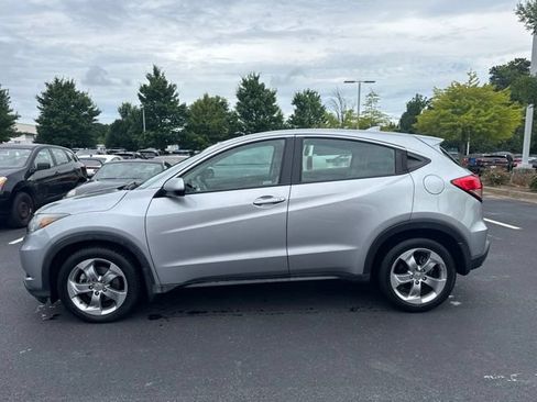 Used 2018 Honda HR-V LX image 2
