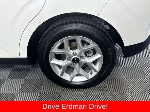 Used 2024 Kia Soul LX w/ Option Group 015 FWD image 4