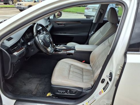 Used 2016 Lexus ES 350 w/ Luxury Package w/Wood Trim FWD image 13