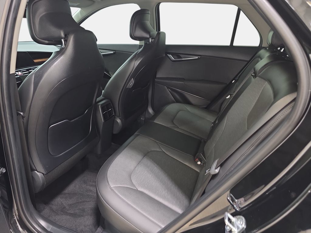Used 2025 Kia Niro FWD image 12