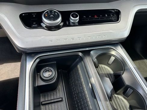 Used 2025 Ford Expedition Active AWD/4WD image 28
