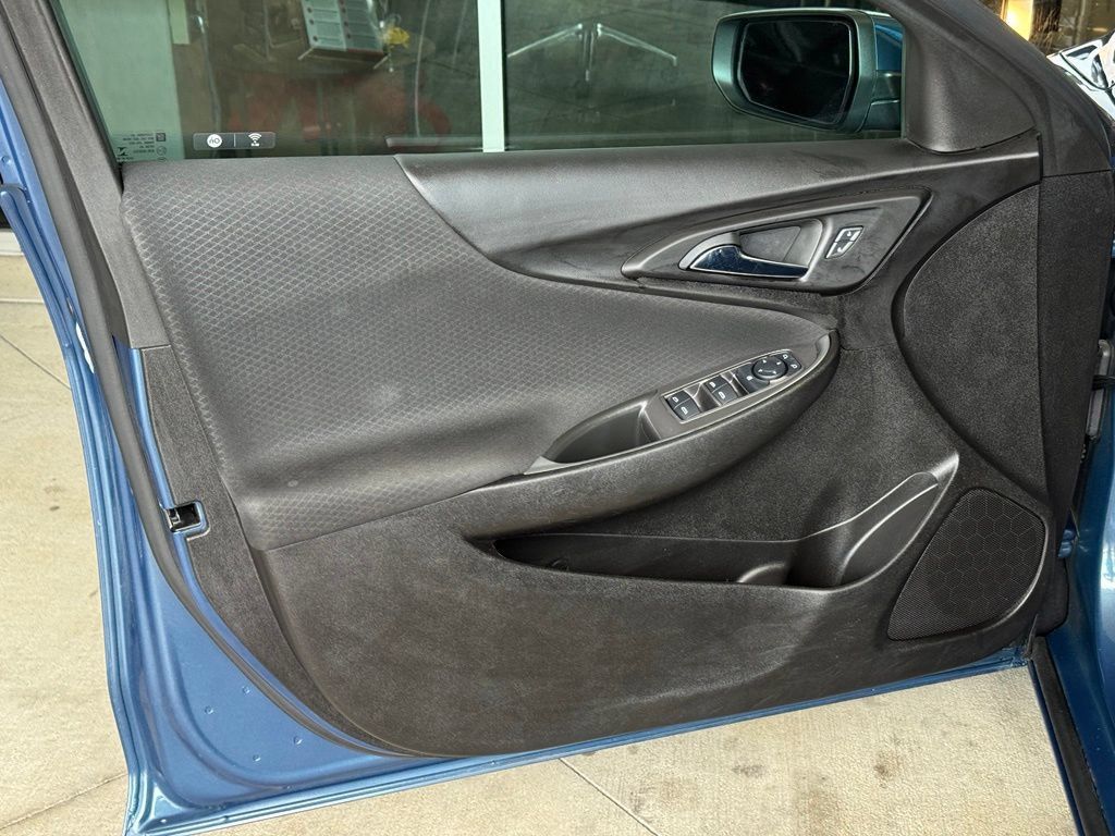 Used 2025 Chevrolet Malibu LT FWD image 24