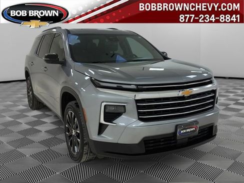 Used 2025 Chevrolet Traverse LT w/ Sun and Wheel Package image 1