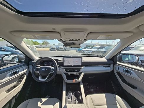 New 2026 Ford Explorer Active AWD/4WD image 2