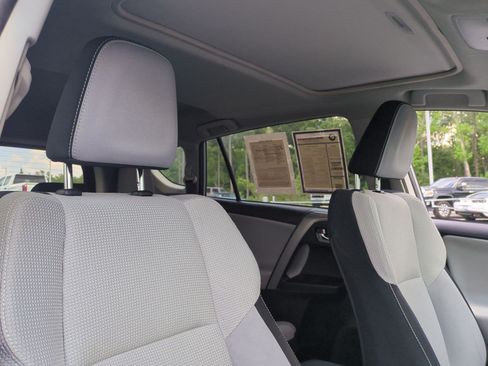Used 2017 Toyota RAV4 XLE FWD image 34