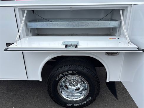 Used 2024 RAM 3500 SLT w/ Quick Order Package 2YG SLT image 32